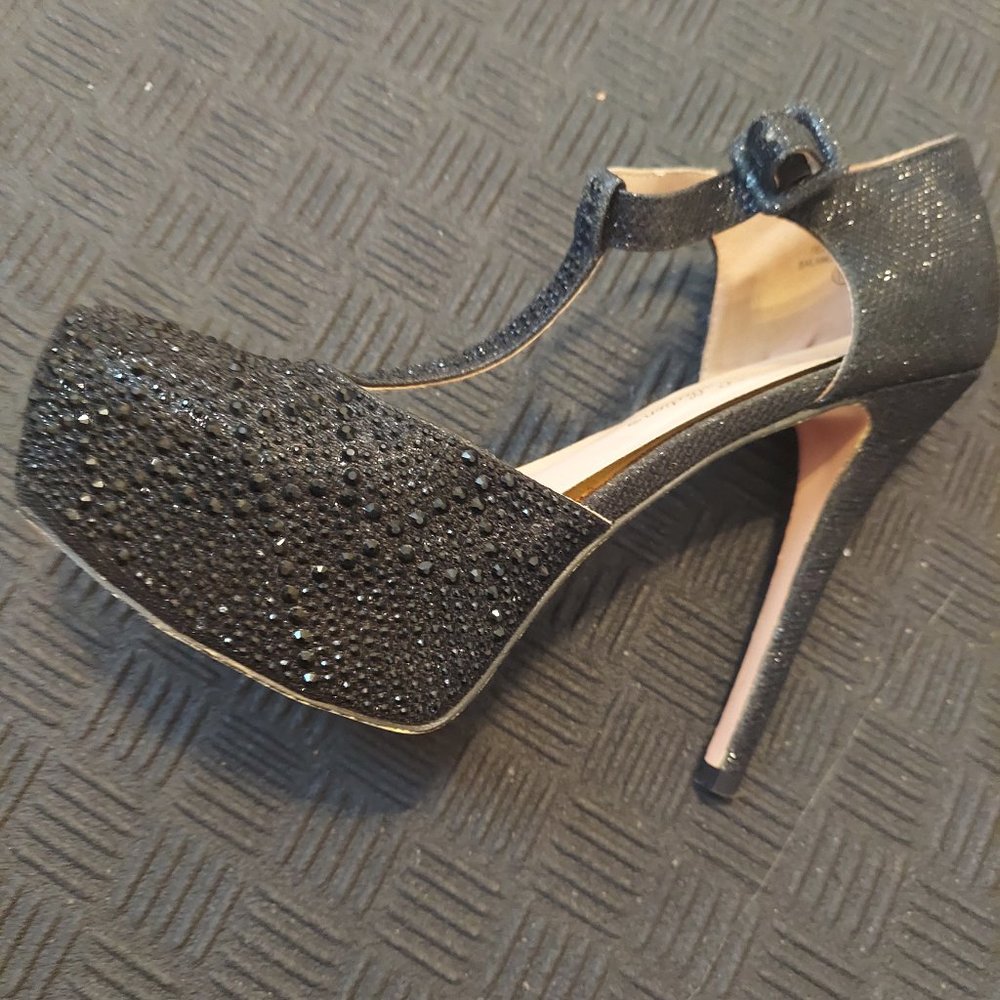 Heels - Picture 2 of 3